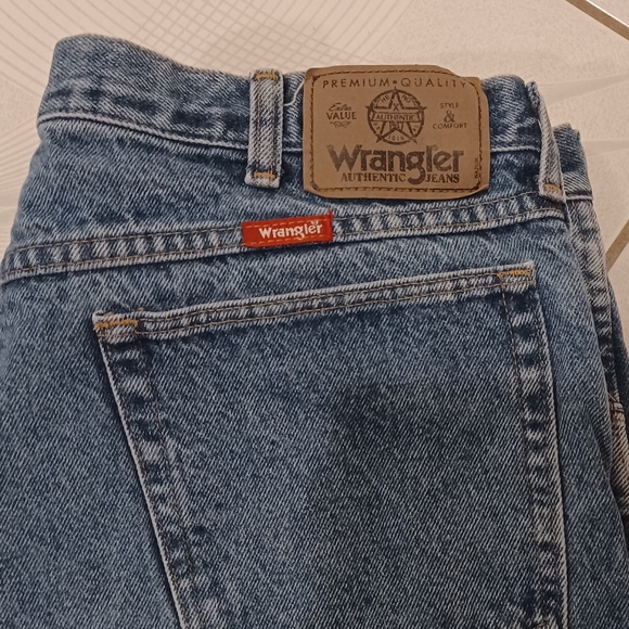 4/$60 Blue Wrangler Jeans - Size 38 X 32 (Men) - Picture 2 of 6